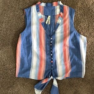 Sleeveless Button up top